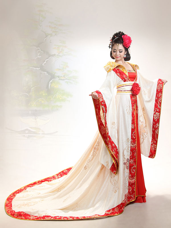 LẠC MẤT HỒN với bộ sưu tập áo cưới Trung Hoa CẦU KỲ LỘNG LẪY